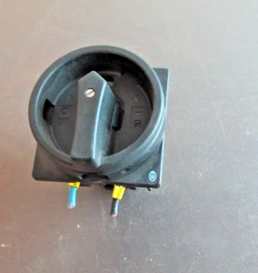 MOELLER T0-1-102 ROTARY SWITCH ISOLATOR  [A7BA] - Picture 1 of 9