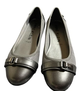 ANNE KLEIN GRAY SPORT WOMEN'S ABLE FABRIC BALLET FLAT SZ 7W NWOT - Picture 1 of 6