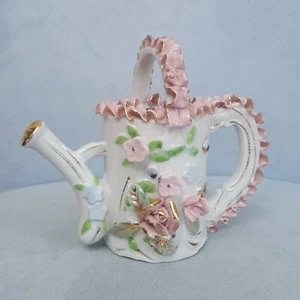 Jarra de regadera de porcelana de encaje de porcelana de 4,5" cinta rosa con volantes - Imagen 1 de 6