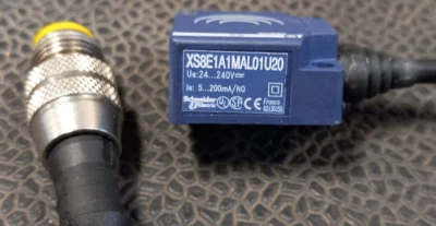 SCHNEIDER ELECTRIC XS8E1A1MAL01U20 / XS8E1A1MAL01U20 (USED) - Image 1 of 4