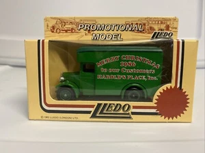 LLEDO USA DENNIS PARCEL VAN FOR HAROLDS PLACE MERRY CHRISTMAS MINT/BOXED - Picture 1 of 6