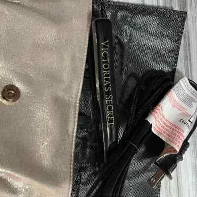 Mini plancha de viaje Victoria’s Secret en hermosa caja metálica dorada. Foto 1 de 4