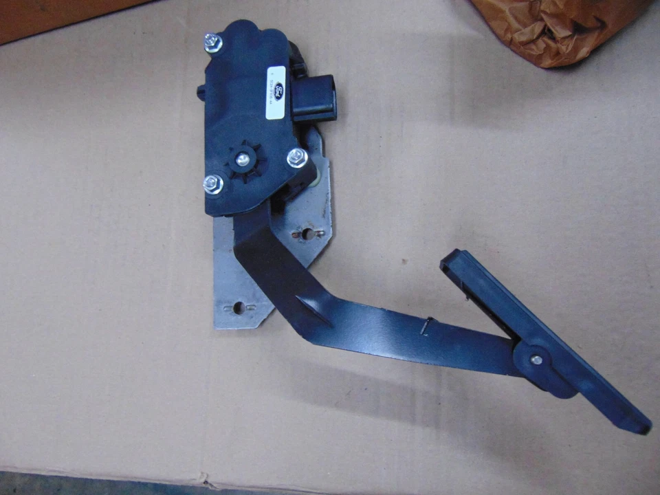 05-12 FORD ECONOLINE E150 E250 E350 ACCELERATOR PEDAL ASSEMBLY 5C2Z-9F836-AA - Image 1 of 4