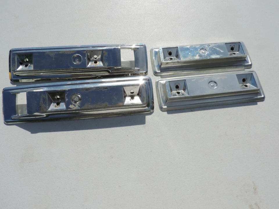 Plymouth GTX 1970 base reposabrazos delantera y trasera - bonito juego original a juego Foto 1 de 4