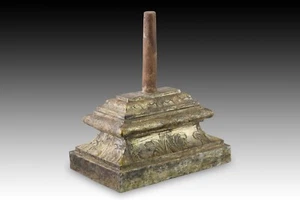Polychromed wood base or pedestal. Spanish school, 17th century. - Picture 1 of 7