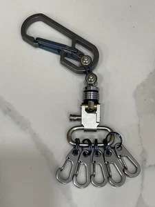 Llavero mosquetón EDC Titanium Ti, enlace de bicicleta Ti, giratorio Tío Mikes, azul - Imagen 1 de 17