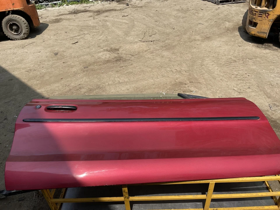 1996 - 1998 Ford Mustang Gt Passenger Right Door Laser Red E9 Oem — 第 1/4 张图片