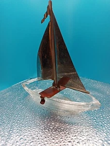 Vintage Art Deco Clear Glass Sailboat Ashtray with Silver Metal Flag Sail USA - Picture 1 of 12