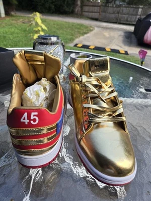 Zapatos de tenis Trump Never Surrender dorados Foto 1 de 4