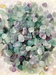 1kg Mixed Fluorite Crystal Gemstone Stone Chips Chakra Healing Reiki Decoration* - Foto 1 di 2
