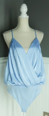 NUEVO Body Express Satinado XL Tanga Azul Claro Cuello en V Estilo Envolvente Espaguetis Nuevo con Etiquetas Foto 1 de 4
