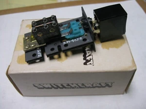 NOS Switchcraft Interruptores pulsadores iluminados 11A 1/4HP 125 o 250VAC - Imagen 1 de 1