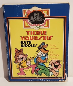 VTG 1978 THE ELECTRIC COMPANY CTW TV SHOW TICKLE YOURSELF WITH RIDDLES MINI BOOK - Picture 1 of 2