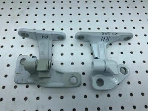 2018-2021 MERCEDES SPRINTER 3500 XD FRONT RIGHT LOWER & UPPER DOOR HINGE SET OEM - Picture 1 of 10
