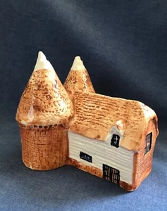 John Putnam's Heritage Houses. A Lovely Oast House. Larger item. - Picture 1 of 10