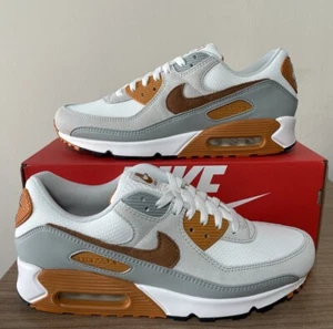 NIKE AIR MAX 90 BRITISH TAN SCARPE DA GINNASTICA UK9.5, EU44.5, FN6958 100 NUOVE SUMMIT BIANCHE - Foto 1 di 12