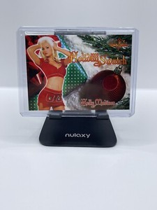 2006 BENCHWARMER HOLIDAY SWATCH AUTO: HOLLY MADISON #/10