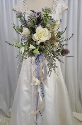 Ramo de boda de seda sintética de jardín lavanda y rosas Foto 1 de 4
