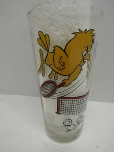 OLD 1976 GLASS WARNER BRO. FOGHORN LEGHORN HENERY CHICKEN HAWK GLASS CUP PROMO  - Picture 1 of 2