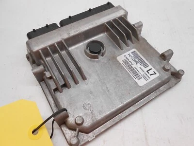 Toyota Matrix Engine Control Module OEM 89661-02040 DD0197 - Изображение 1 из 4