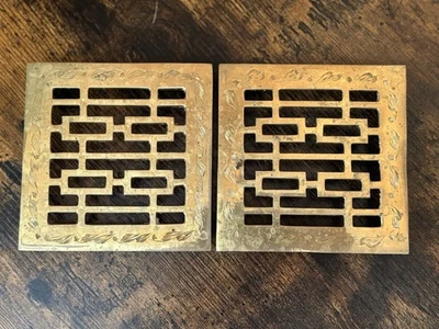 Латунная накидка с ножками набор из 2 сделанных в Индии винтажных декоративных металлических гравюр 4,5 дюйма - Изображение 1 из 4