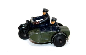 Dinky 42B Pattuglia Moto Polizia con Ruote Nere Sidecar 1946-53 - Foto 1 di 5