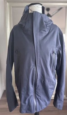 CHAQUETA ALLTERRAIN BY DESCENTE STREAMLINE BOA SHELL GRAFITO AZUL MARINO PARA HOMBRE TALLA L Foto 1 de 4