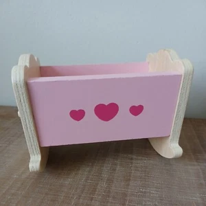 Rosa Holz Puppenhaus Möbel Kinderzimmer Schaukel Baby Krippe Bett Miniatur - Bild 1 von 11