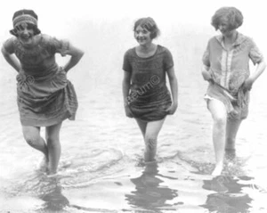 Bathing Beauties Show Off Legs 1900s 8x10 Reprint Of Old Photo - Picture 1 of 1