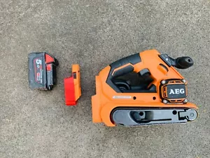 Milwaukee 18v Battery adaptor to AEG/Rigid tool- drill, grinder, saw, nailer - Foto 1 di 6