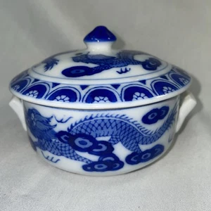 Chinoiserie Chinese Lidded Bowl Dish Dragons Blue White Porcelain Vintage - Picture 1 of 8