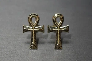 Pendientes de tachuelas de cruz egipcia Ankh de oro amarillo liso de 0,75" de corte de diamante. - Imagen 1 de 10
