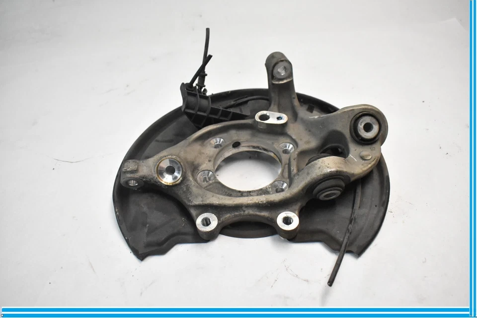 Задний левый поворотный кулак 10–17 Mercedes W207 E550  - Изображение 1 из 4