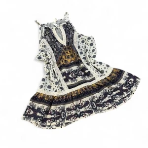 Boho-chic blue and white halter top with a floral pattern Xhilaration size small - Picture 1 of 4