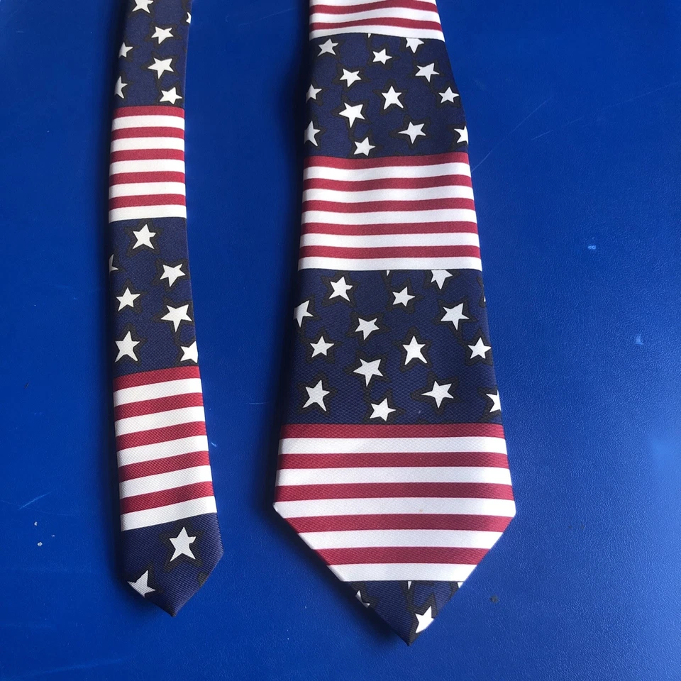 Corbata Hombre 58” Bandera EE. UU. Rayas y Estrellas Bandera Carter & Holmes 100% Poliéster 326 Foto 1 de 4