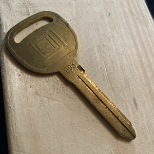 B93 P1115 Key Blanks Oldsmobile Pontiac - Picture 1 of 3