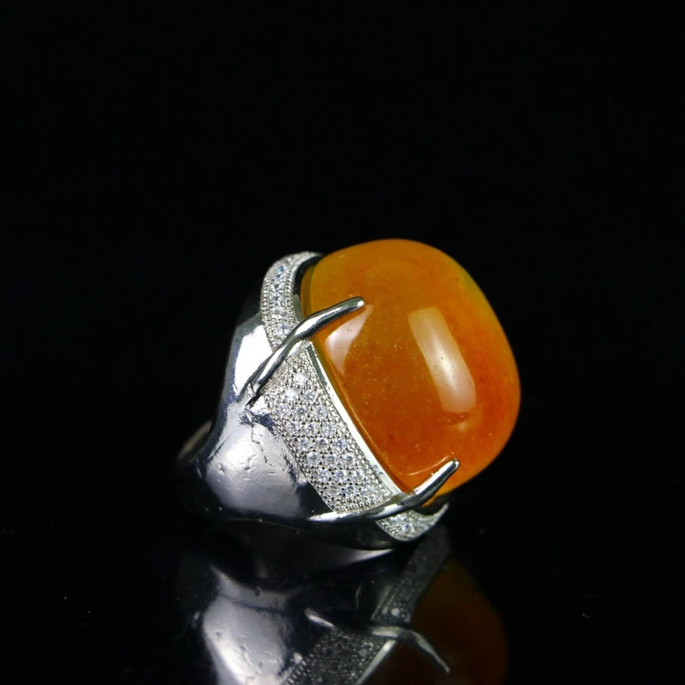 Anillo de jadeíta amarillo natural con montura de diamantes piedras preciosas ovaladas Foto 1 de 4