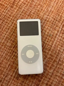 Apple iPod Nano 1ª Generación 2gb Blanco A1137 Funciona pero Necesita Batería - Imagen 1 de 4