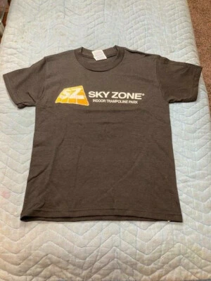 CAMISETA DELTA PROWEIGHT ALGODÓN SKY ZONE TRAMPOLÍN PARQUE CARBÓN JUVENIL PEQUEÑA (00) Foto 1 de 4