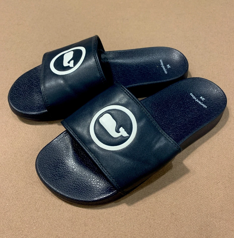 Vineyard Vine Boys Whale Dot Pool Slides Size 3-4 - Image 1 of 4