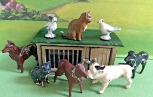 Vintage Johillco rabbit hutch, 2 Britains cats, 2 doves & 4 dogs - Picture 1 of 3