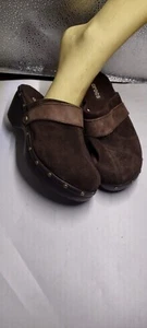 CROCS Cobbler Women's 7 M Brown Suede Leather Studded Slip On Mule Clogs (B26) - Picture 1 of 6