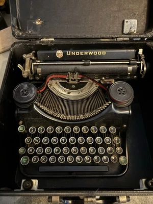 Underwood打字机 — 第 1/2 张图片