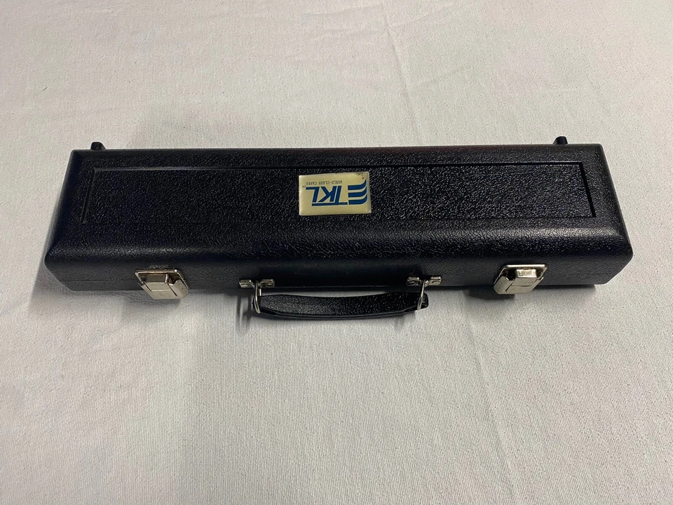 TKL 8690 Flute Case - Image 1 of 4