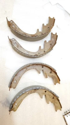 Zapatas de freno traseras 11x2 1/4 International Harvester Scout II 71-80 de colección Foto 1 de 4