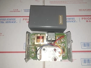 HONEYWELL L8124A 1155 AQUASTAT - high Low limit relay boiler control L8124C E L - Picture 1 of 7