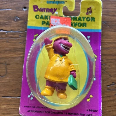 Figura PVC Barney 1993 De Colección - Impermeable Dinosaurio Púrpura Nuevo IOB Foto 1 de 2