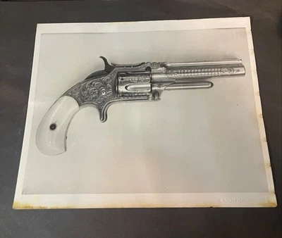 Andy Warhol sin título (armas) de la serie Guns & Knives 1981-1982. Foto 1 de 4