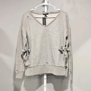 Sudadera Romeo & Juliet Couture Talla M Envejecida Gris Lt Abertura Lateral con Corbatas - Imagen 1 de 4