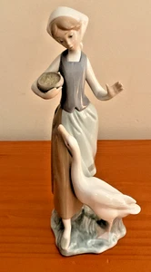 Lladro Girl Feeding Goose Glossy 9.5" Retired #1052. Mint. - Picture 1 of 5